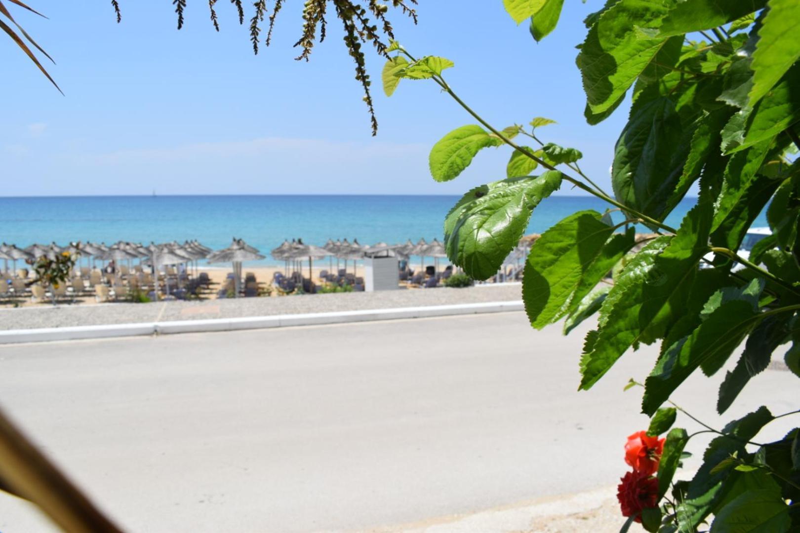 פראליה וראחו Mirto Beach Hotel & Restaurant מראה חיצוני תמונה