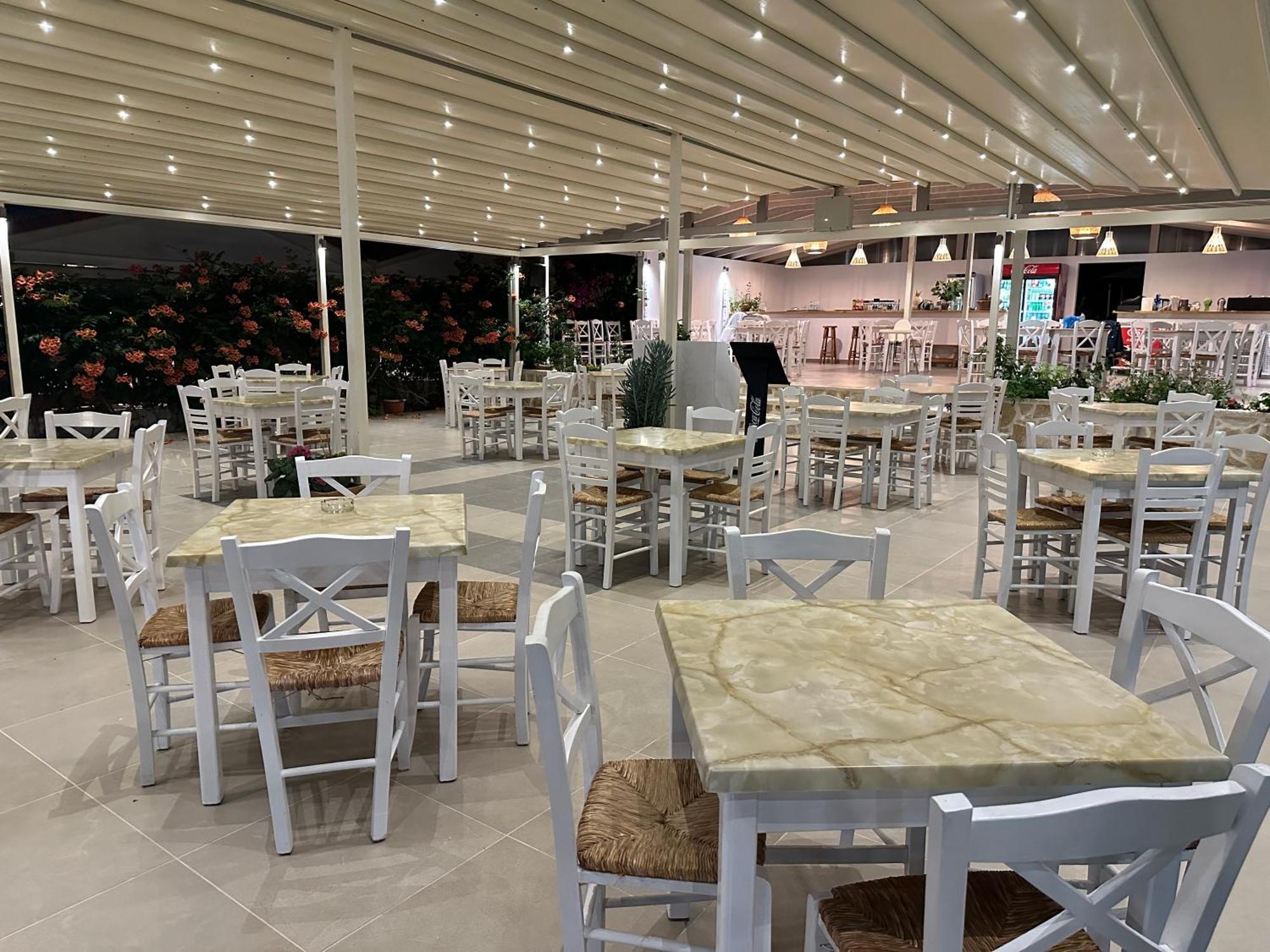פראליה וראחו Mirto Beach Hotel & Restaurant מראה חיצוני תמונה