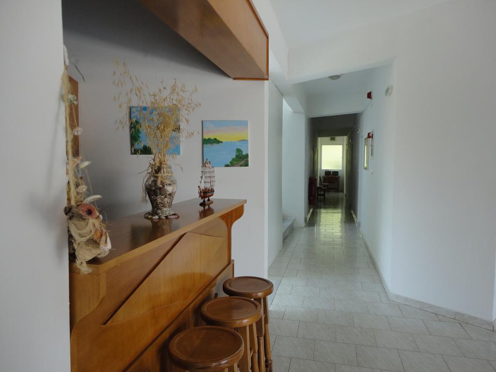 פראליה וראחו Mirto Beach Hotel & Restaurant מראה חיצוני תמונה