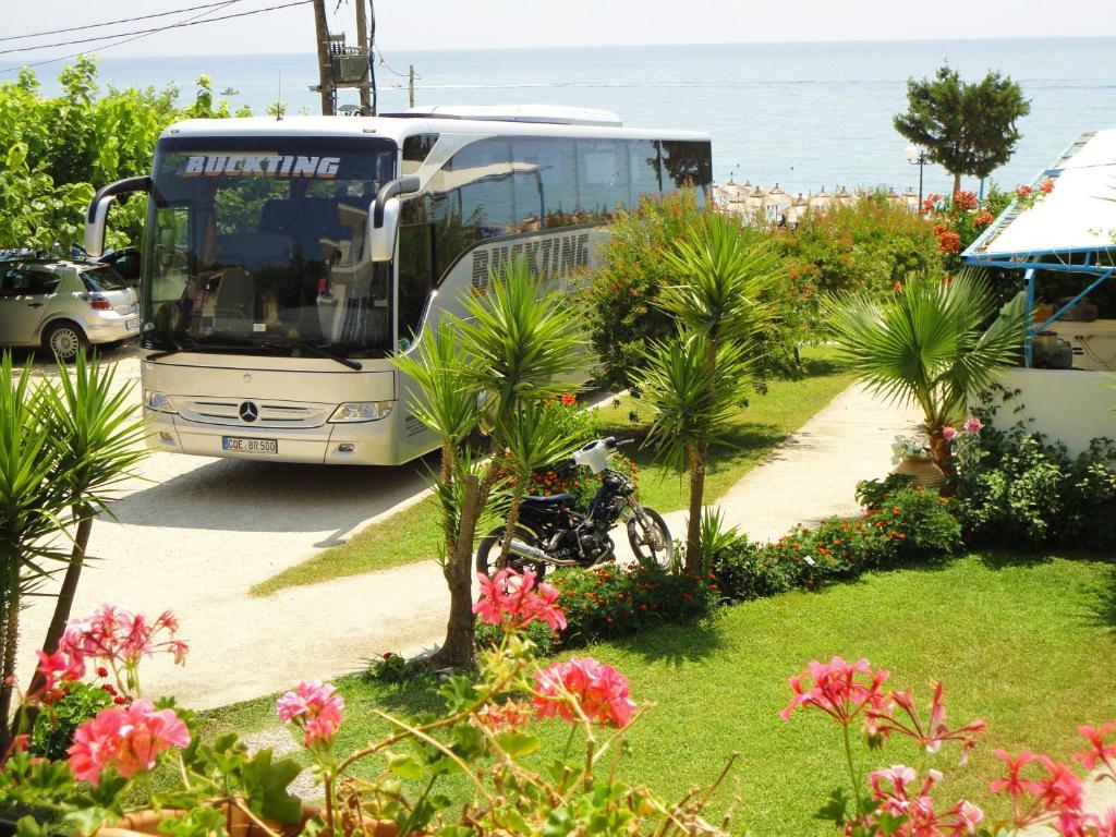פראליה וראחו Mirto Beach Hotel & Restaurant מראה חיצוני תמונה